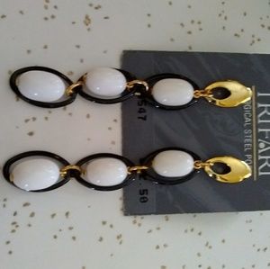 Vintage Trifari Dangle Earrings